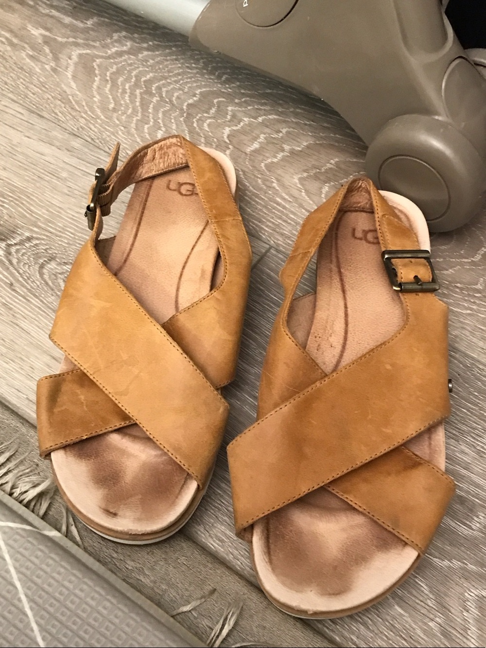 UGG Women's Tan Cross-Strap Leather Buckle Sandals